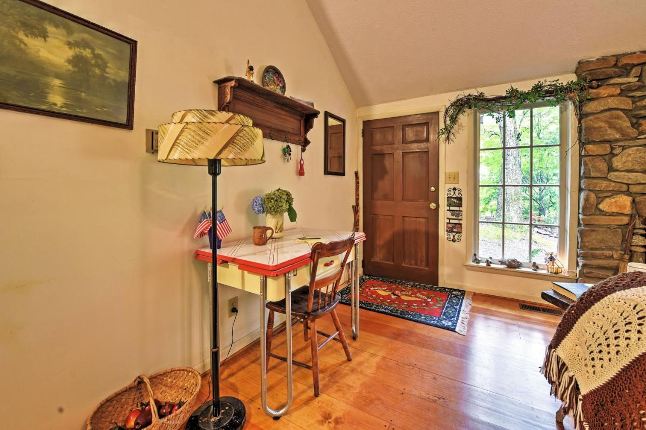 Serene Creekside Cottage Near Asheville Fire Pit Candler Extérieur photo